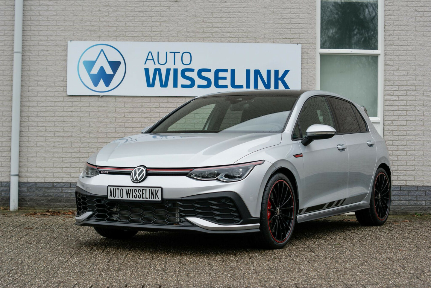 Volkswagen-Golf-0