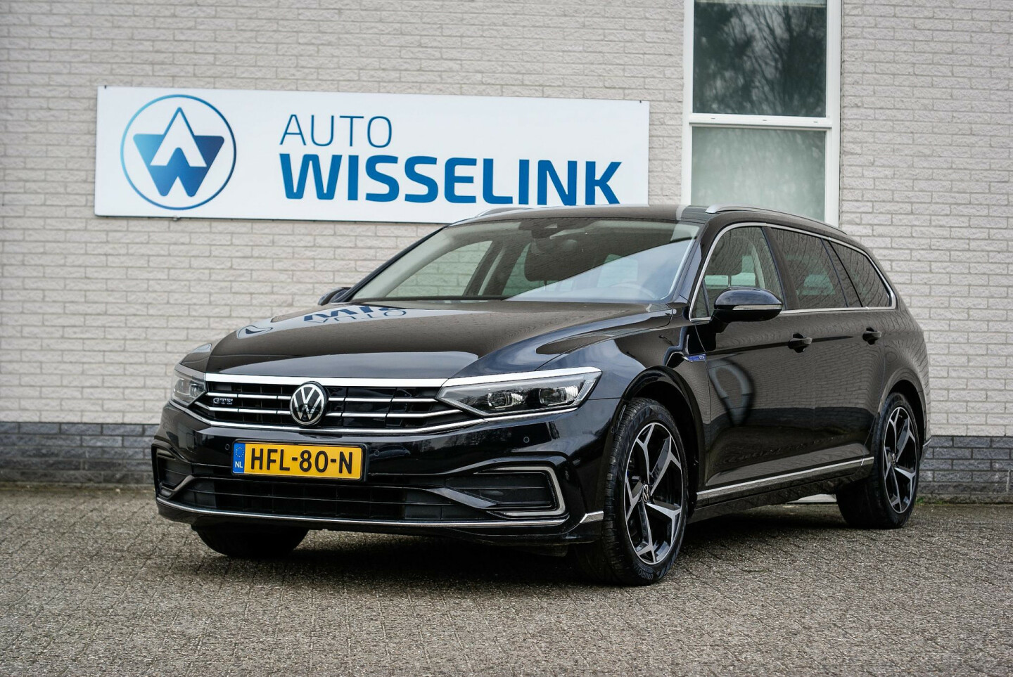 Volkswagen-Passat-0